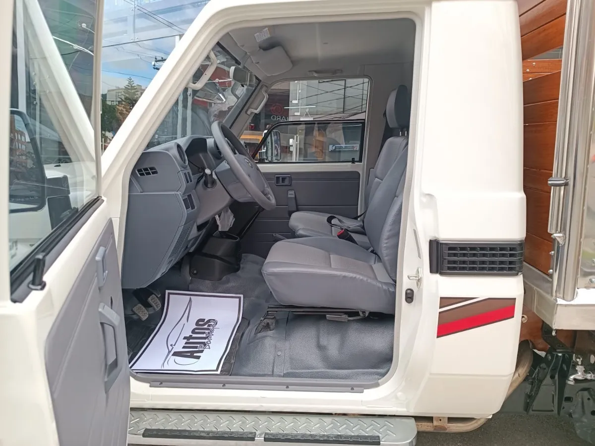 Toyota Land Cruiser GRJ79 Estacas
