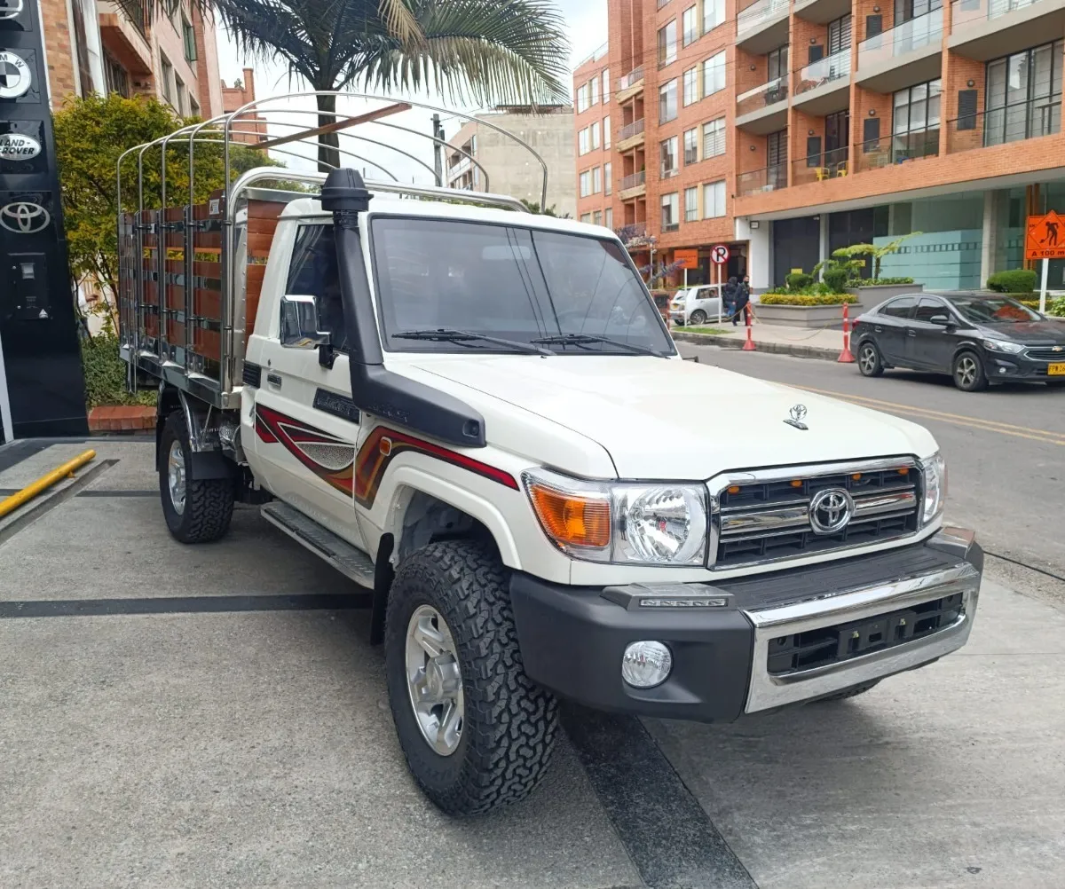 Toyota Land Cruiser GRJ79 Estacas