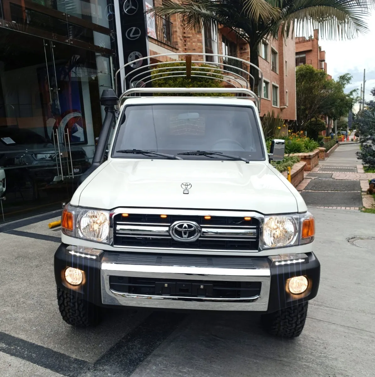 Toyota Land Cruiser GRJ79 Estacas