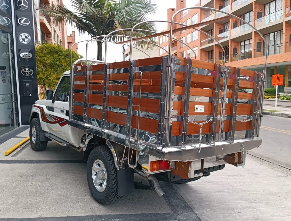 Toyota Land Cruiser GRJ79 Estacas