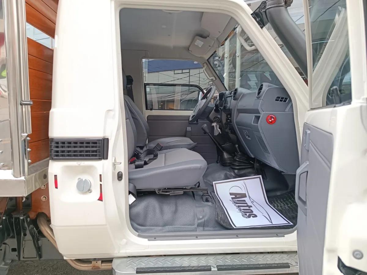 Toyota Land Cruiser GRJ79 Estacas