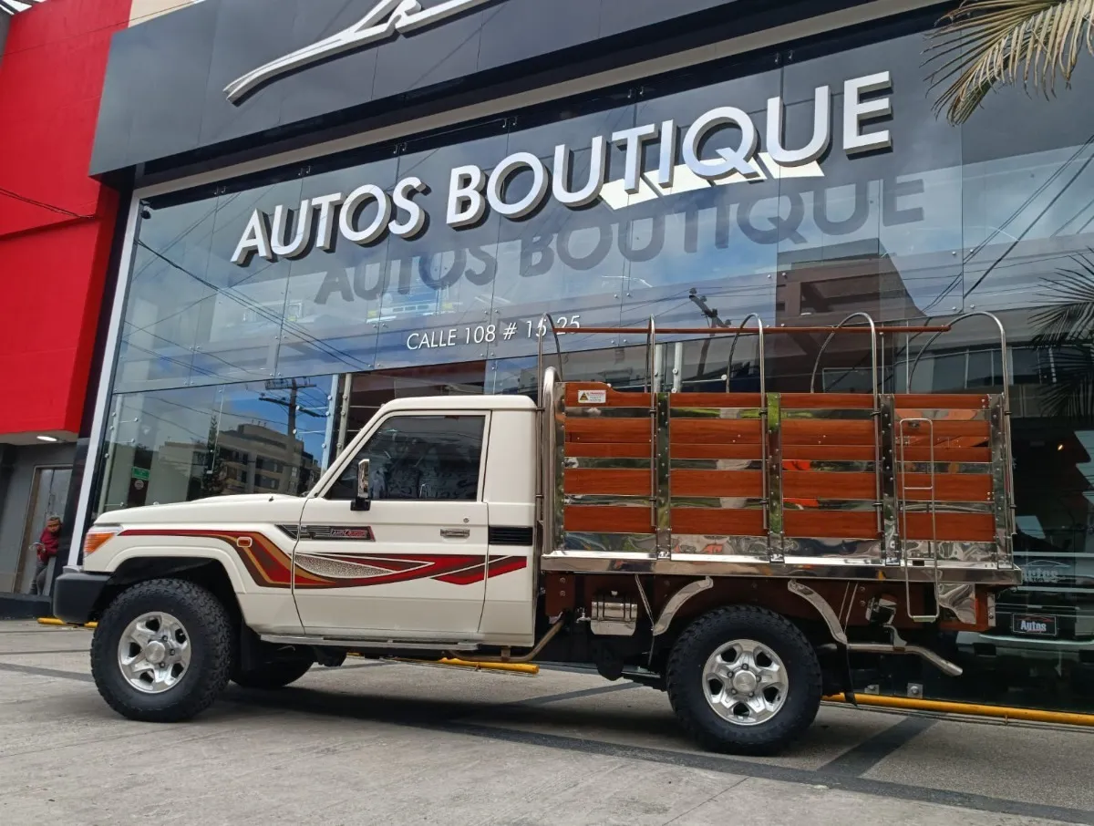 Toyota Land Cruiser GRJ79 Estacas