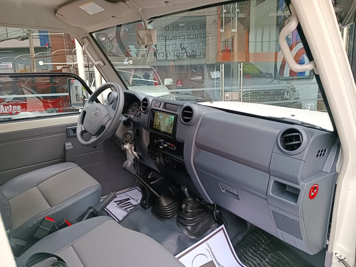 Toyota Land Cruiser GRJ79 Estacas