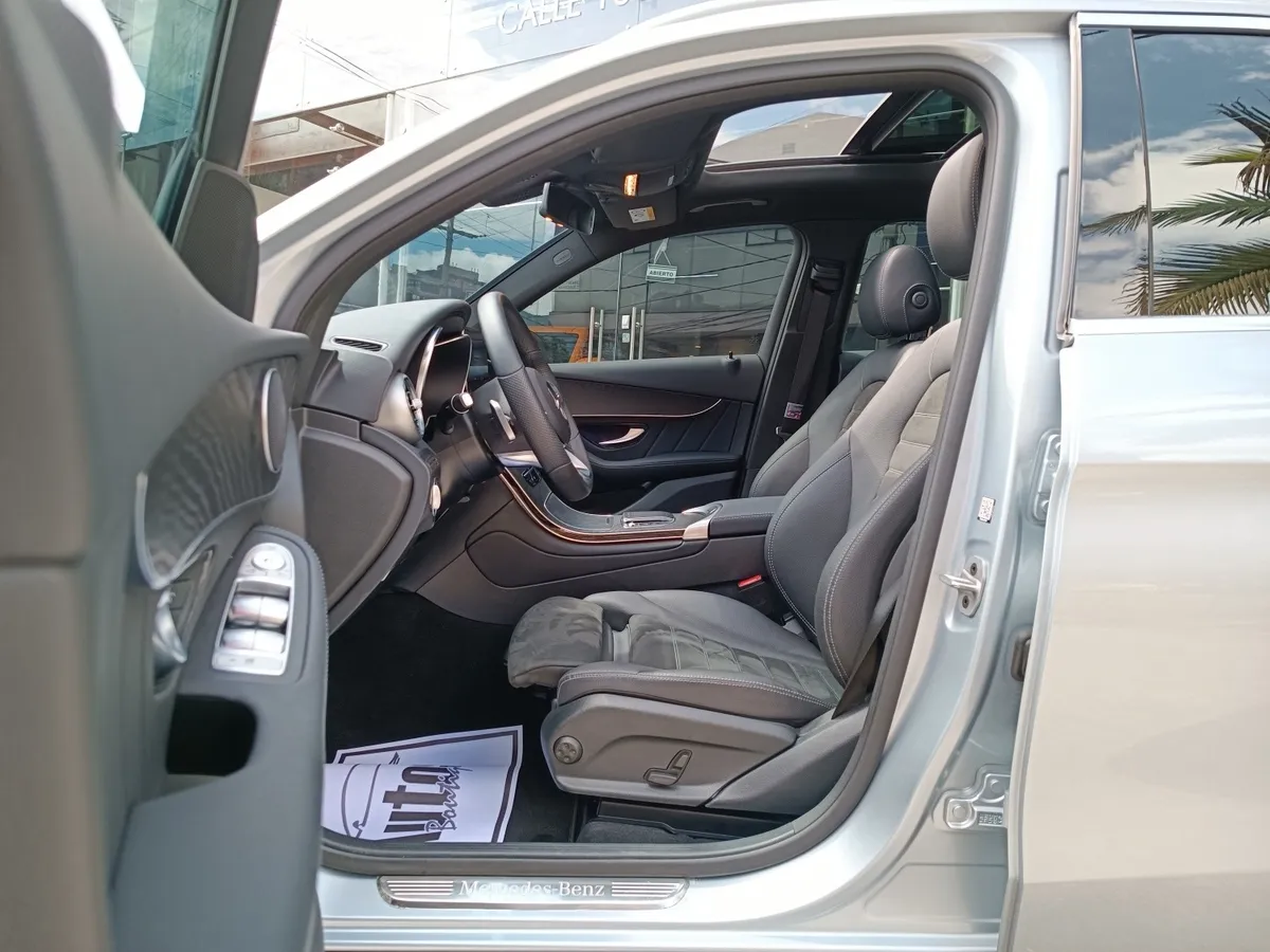 MERCEDES BENZ GLC 300e Modelo 2022