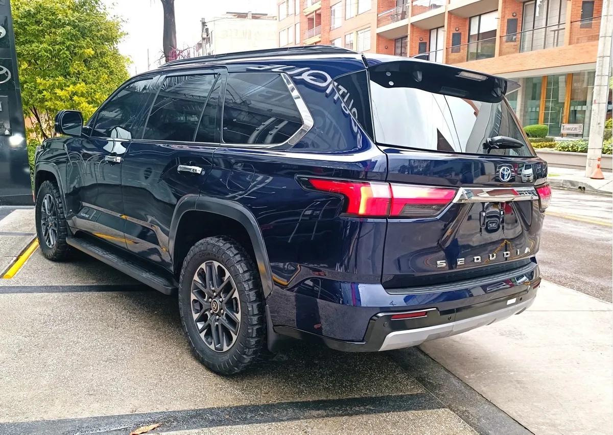 Toyota SEQUOIA LIMITED HIBRIDA Modelo 2023