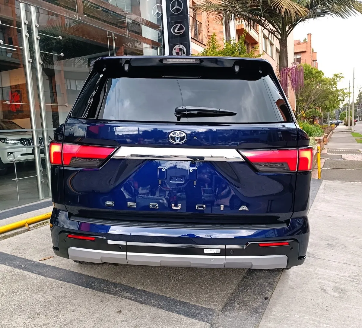 Toyota SEQUOIA LIMITED HIBRIDA Modelo 2023