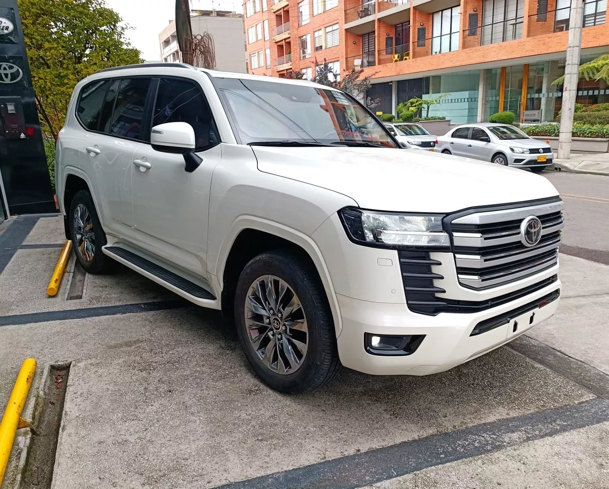 TOYOTA LAND CRUISER LC300 GXR 2022