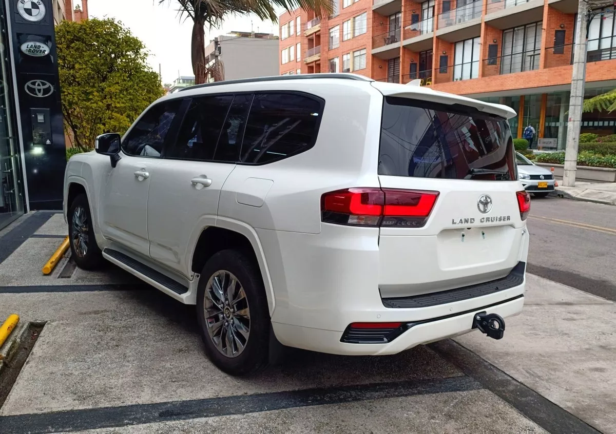 TOYOTA LAND CRUISER LC300 GXR 2022