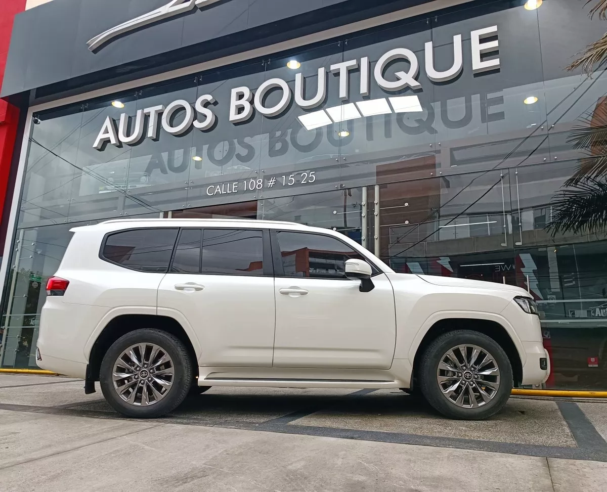 TOYOTA LAND CRUISER LC300 GXR 2022