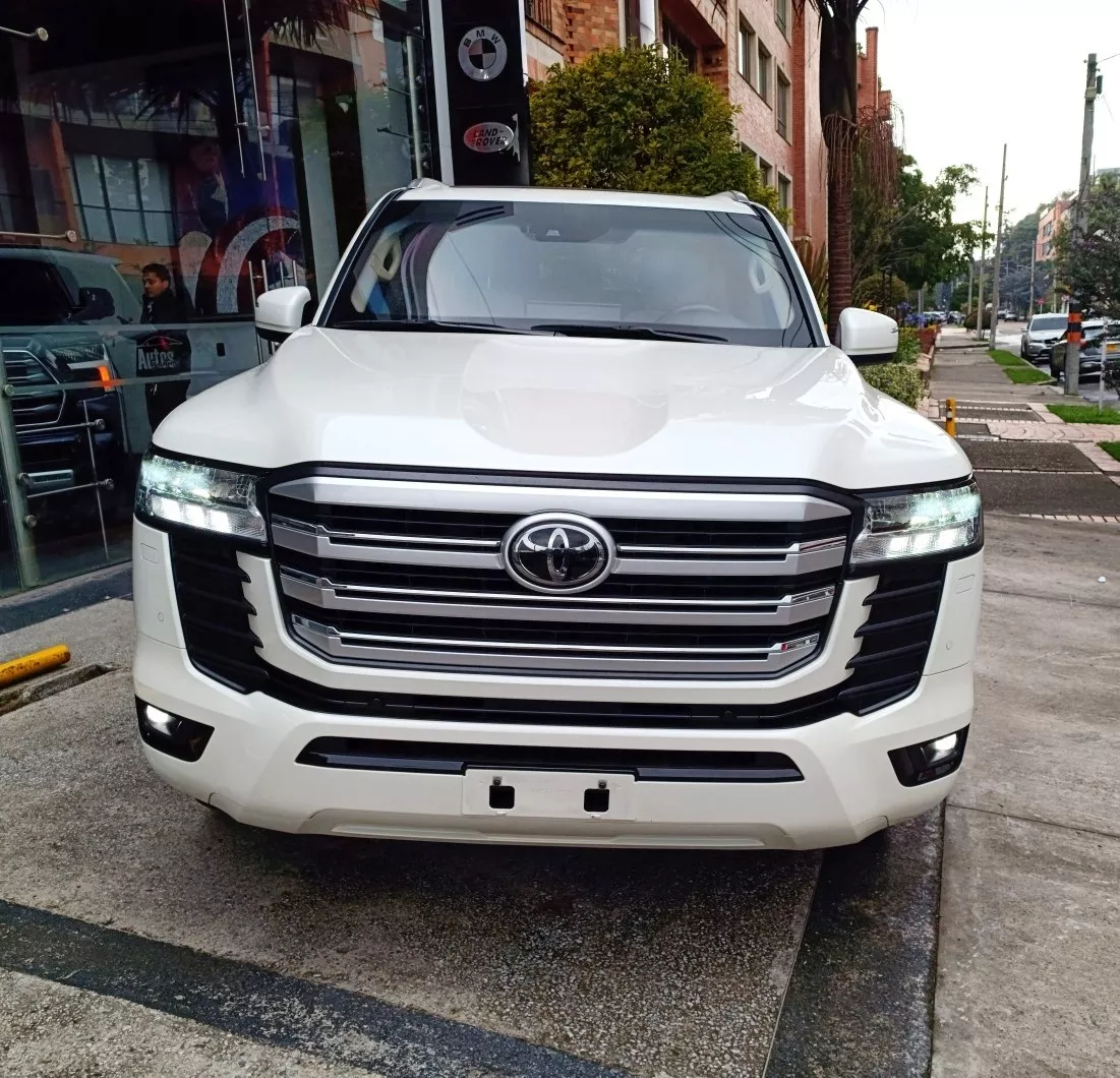 TOYOTA LAND CRUISER LC300 GXR 2022