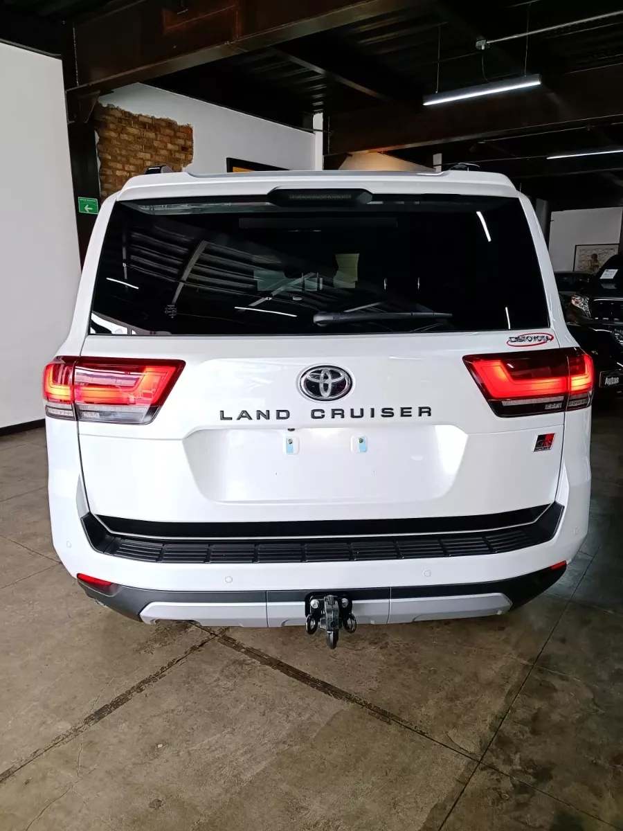 Toyota Land Cruiser LC300 GR Sport 2023