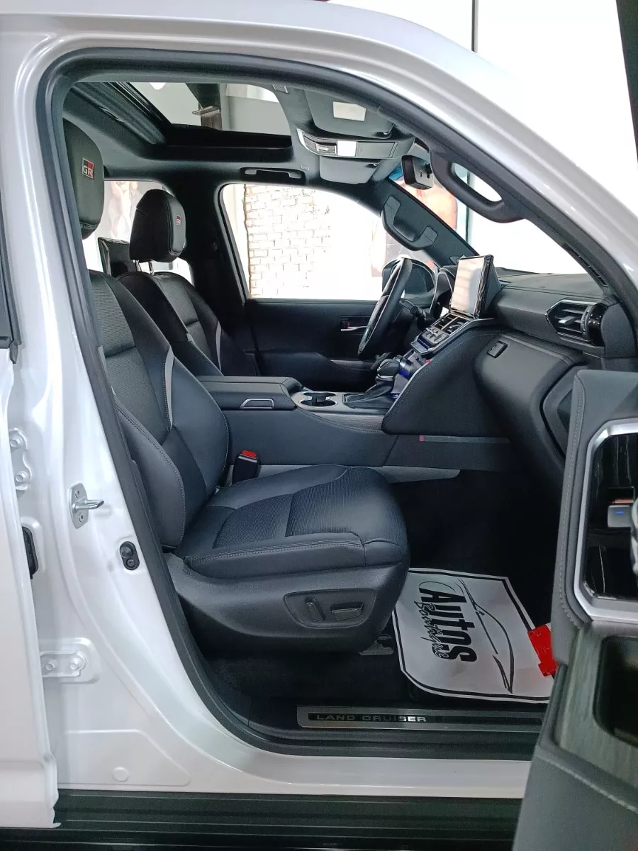 Toyota Land Cruiser LC300 GR Sport 2023
