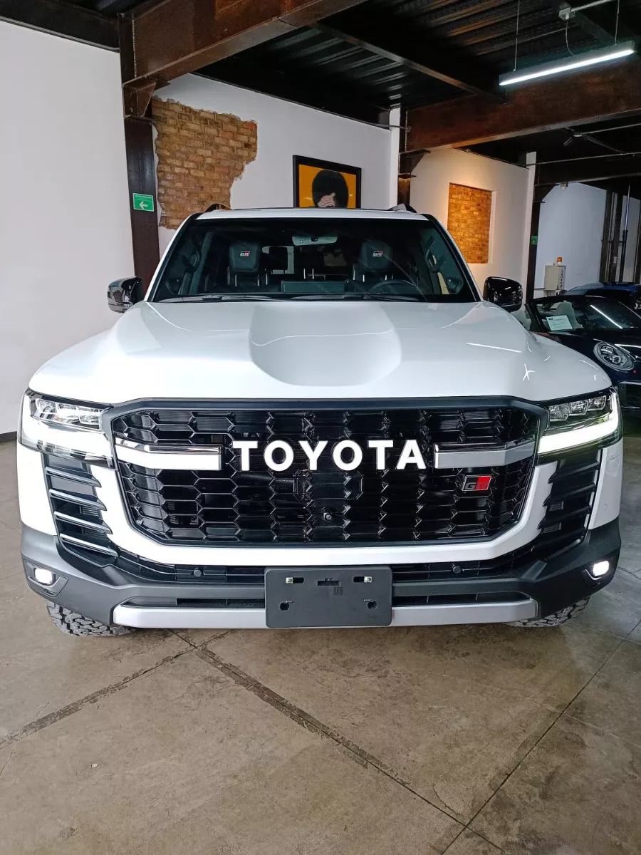 Toyota Land Cruiser LC300 GR Sport 2023