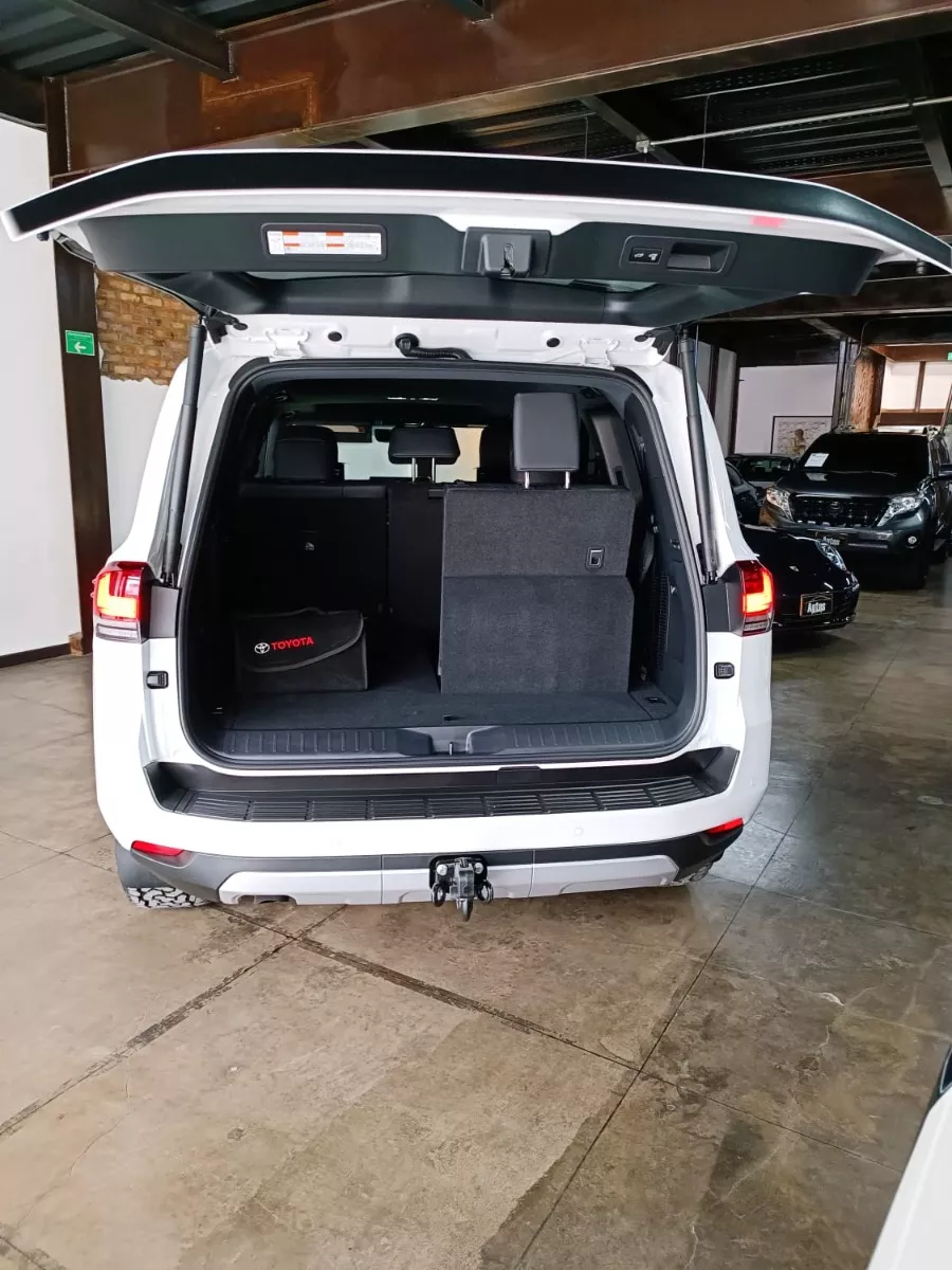 Toyota Land Cruiser LC300 GR Sport 2023