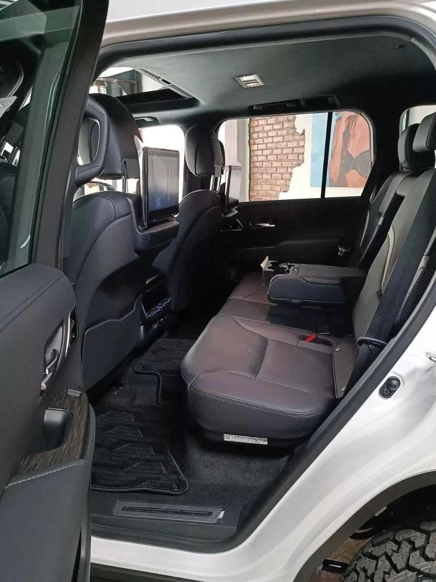 Toyota Land Cruiser LC300 GR Sport 2023