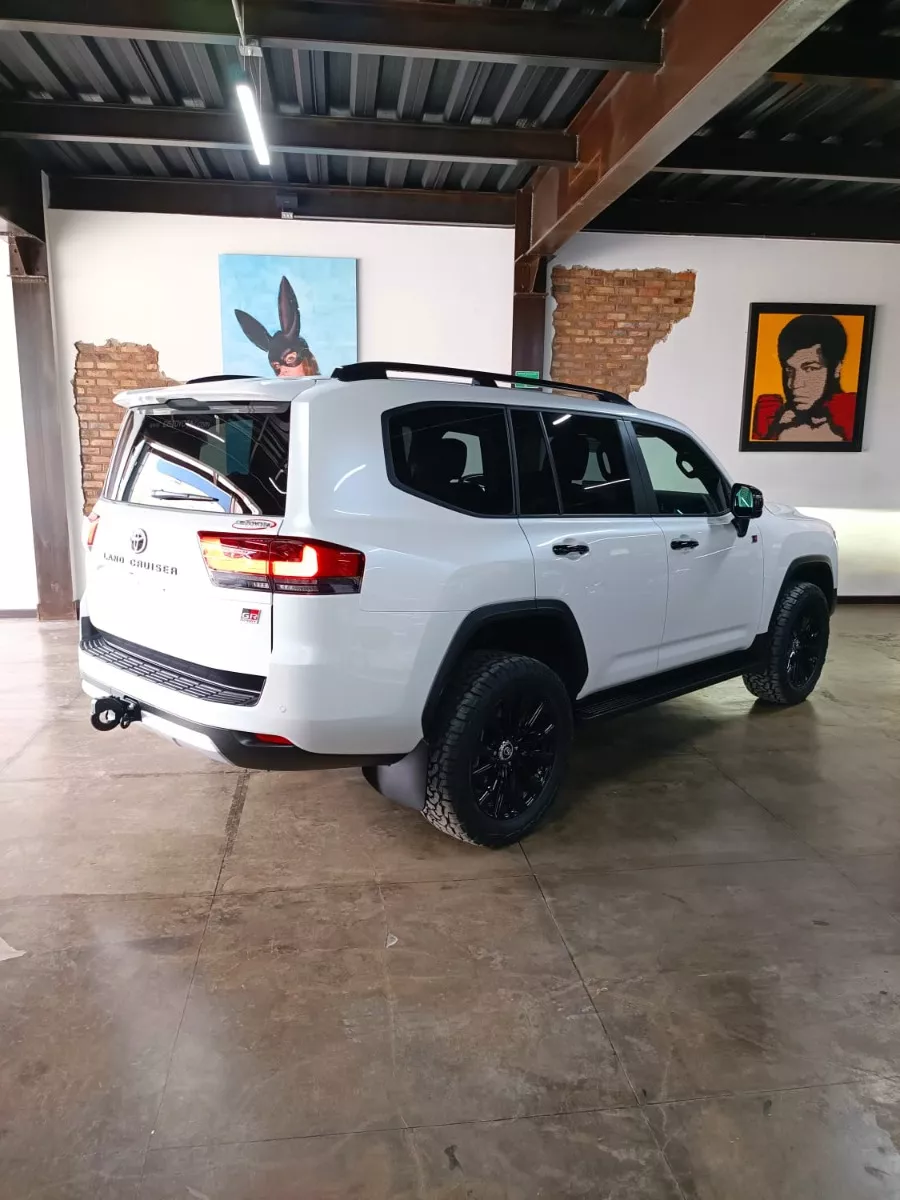 Toyota Land Cruiser LC300 GR Sport 2023