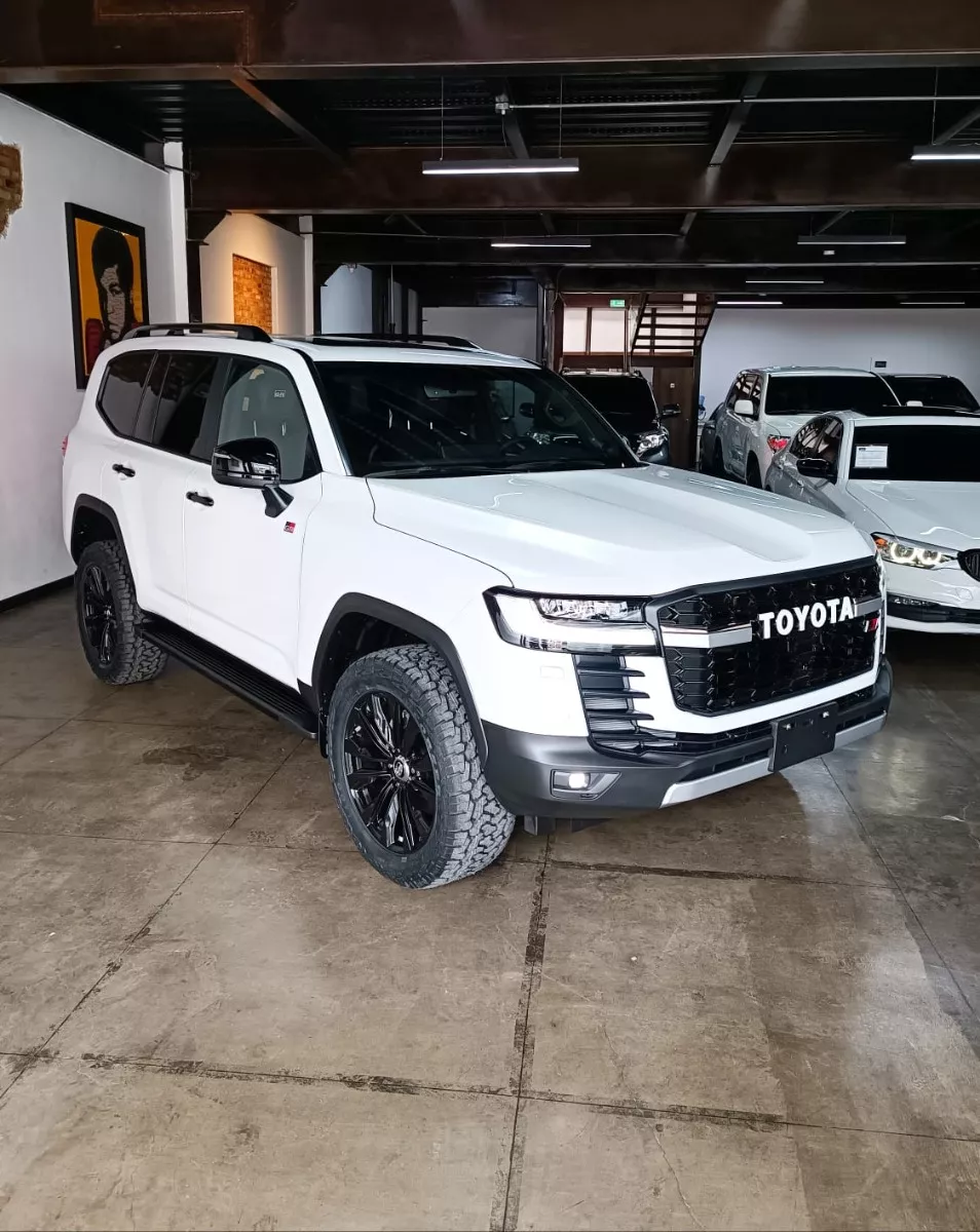 Toyota Land Cruiser LC300 GR Sport 2023
