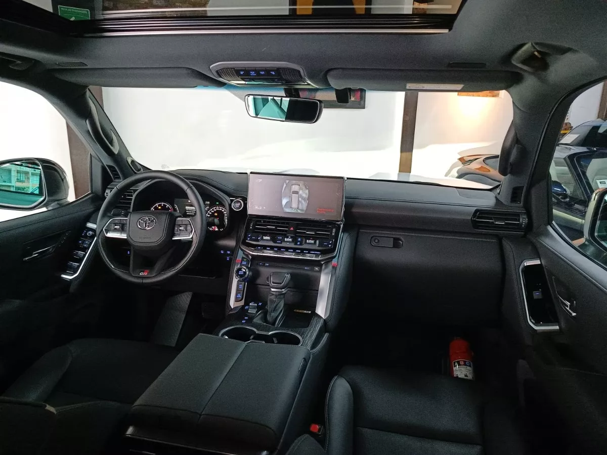 Toyota Land Cruiser LC300 GR Sport 2023