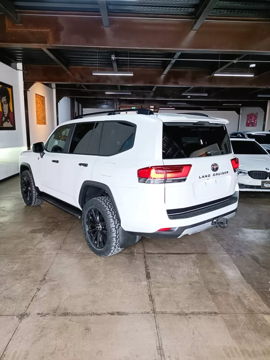 Toyota Land Cruiser LC300 GR Sport 2023