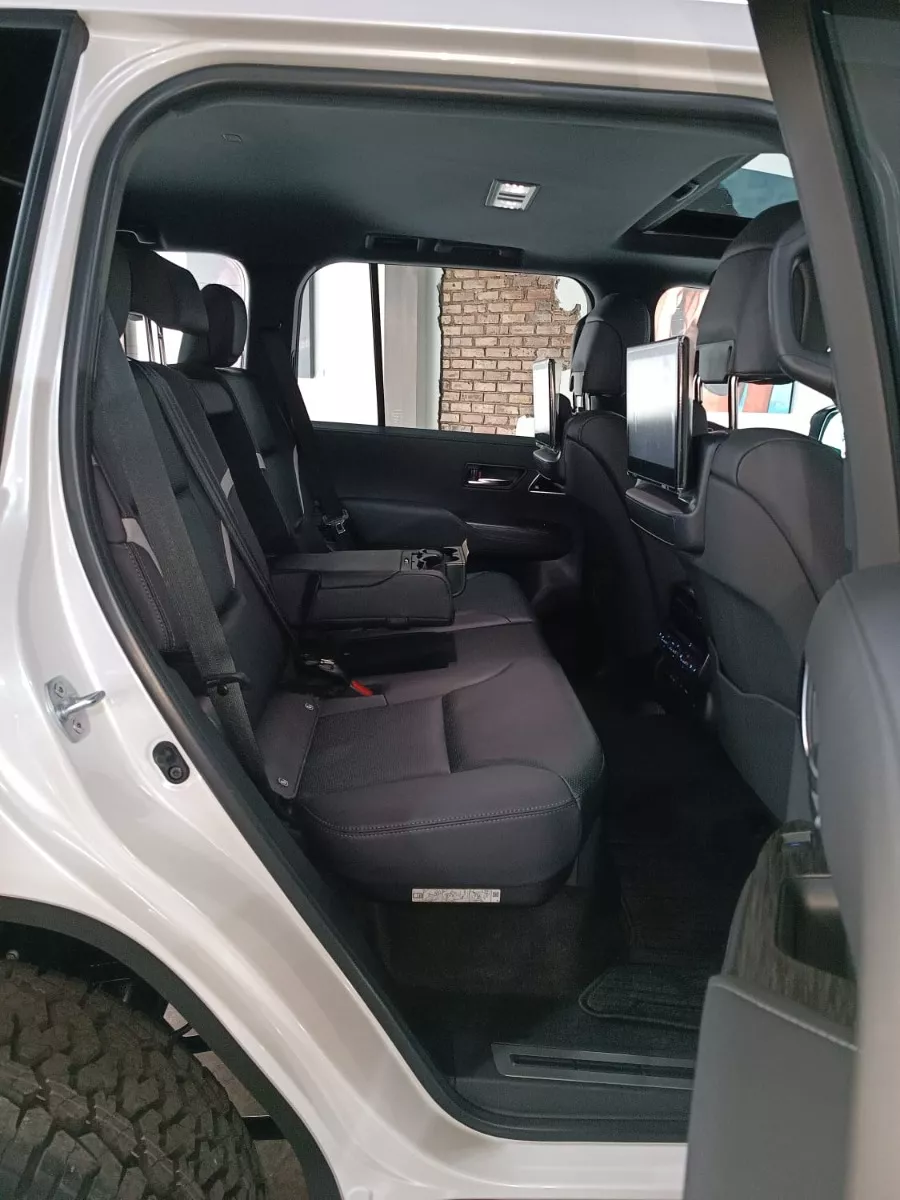 Toyota Land Cruiser LC300 GR Sport 2023
