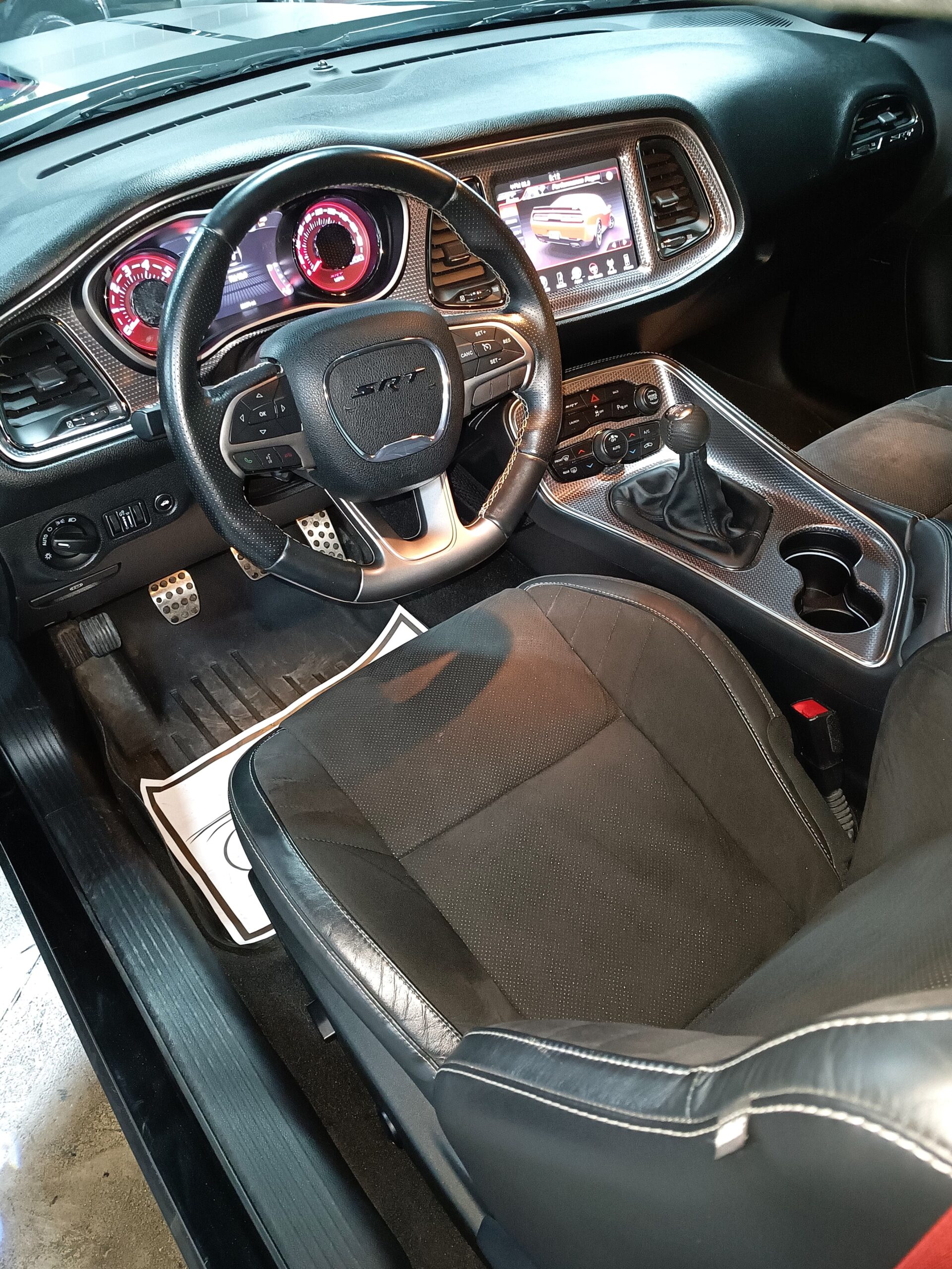 DODGE CHALLENGER SRT HELLCAT 2015