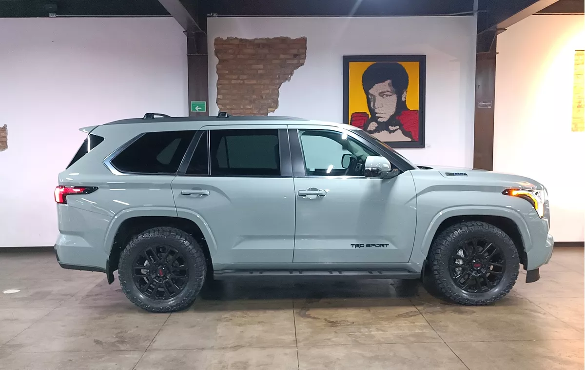 TOYOTA SEQUOIA TRD SPORT 2024