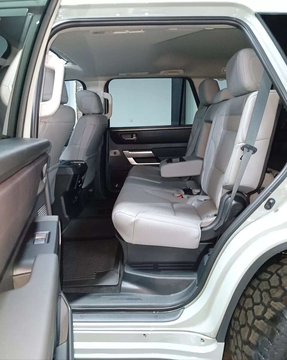 TOYOTA SEQUOIA TRD SPORT 2024