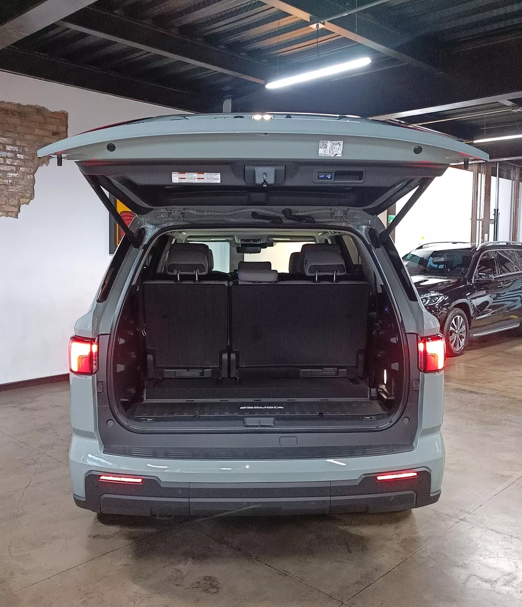 TOYOTA SEQUOIA TRD SPORT 2024