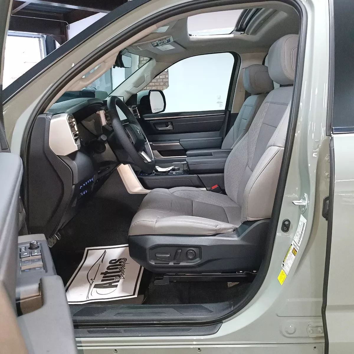 TOYOTA SEQUOIA TRD SPORT 2024
