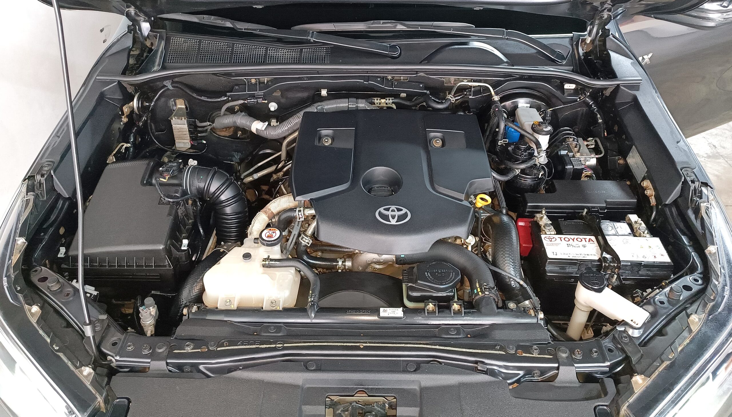 TOYOTA HILUX 2.4 Diesel 4×4  2023