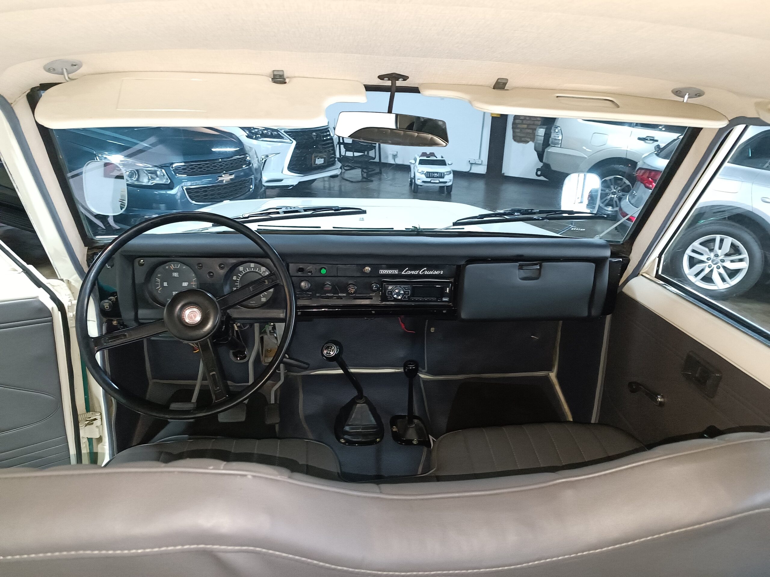 TOYOTA LAND CRUISER FJ 55 1976