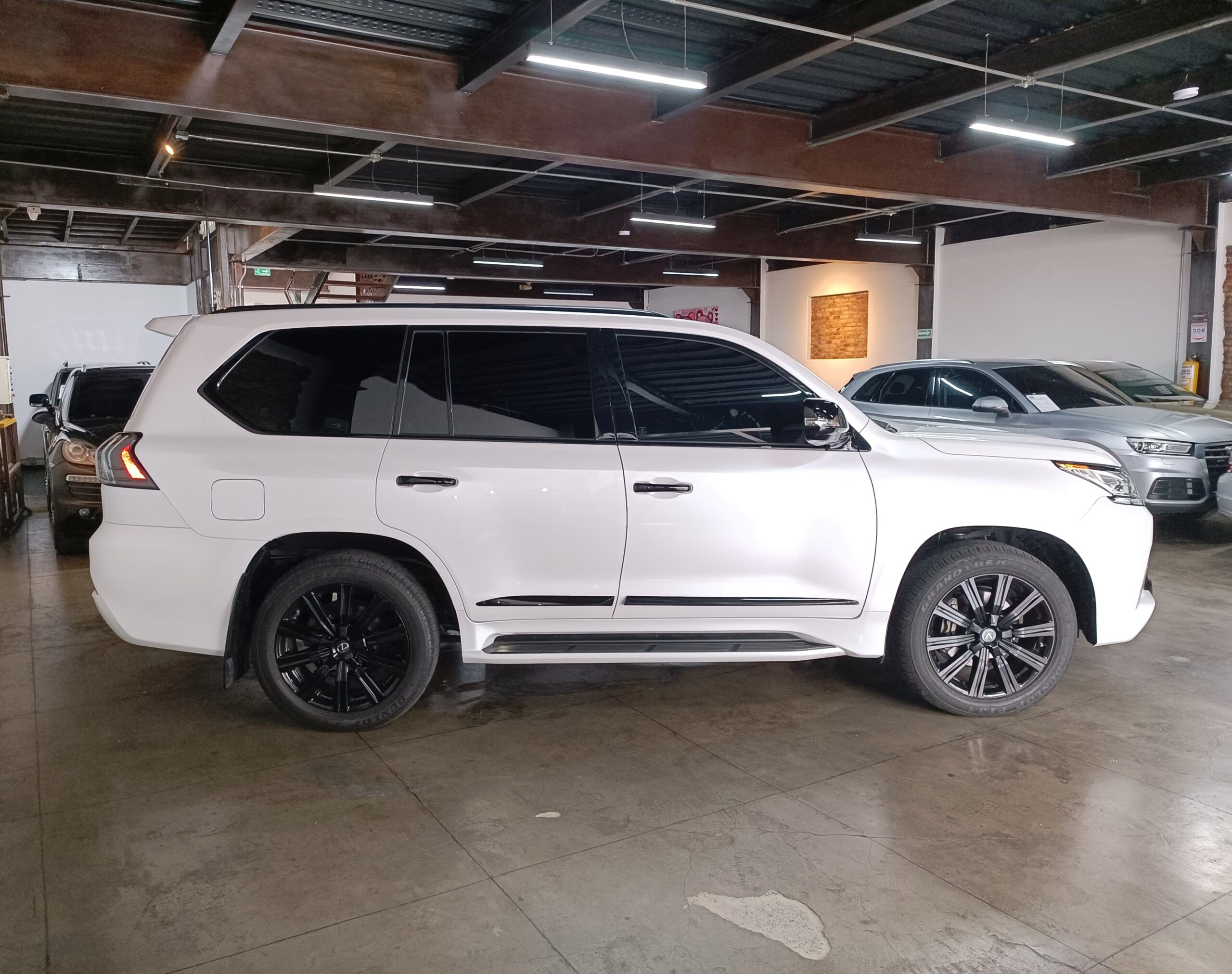 LEXUS 570 2021