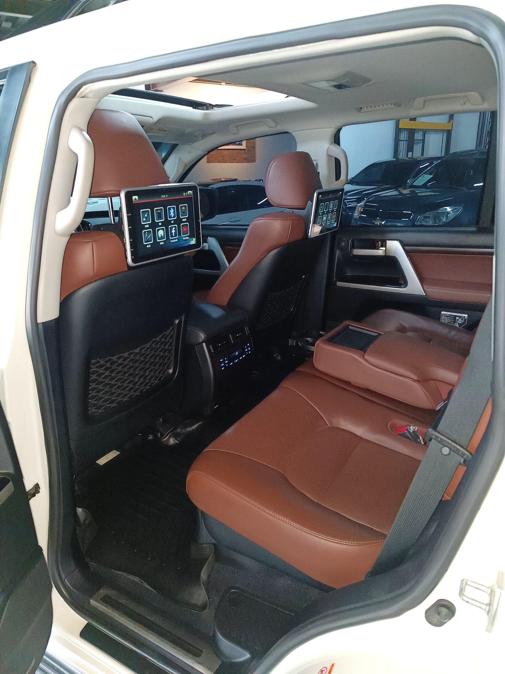 Toyota Land Cruiser LC 200 4.5 DIESEL