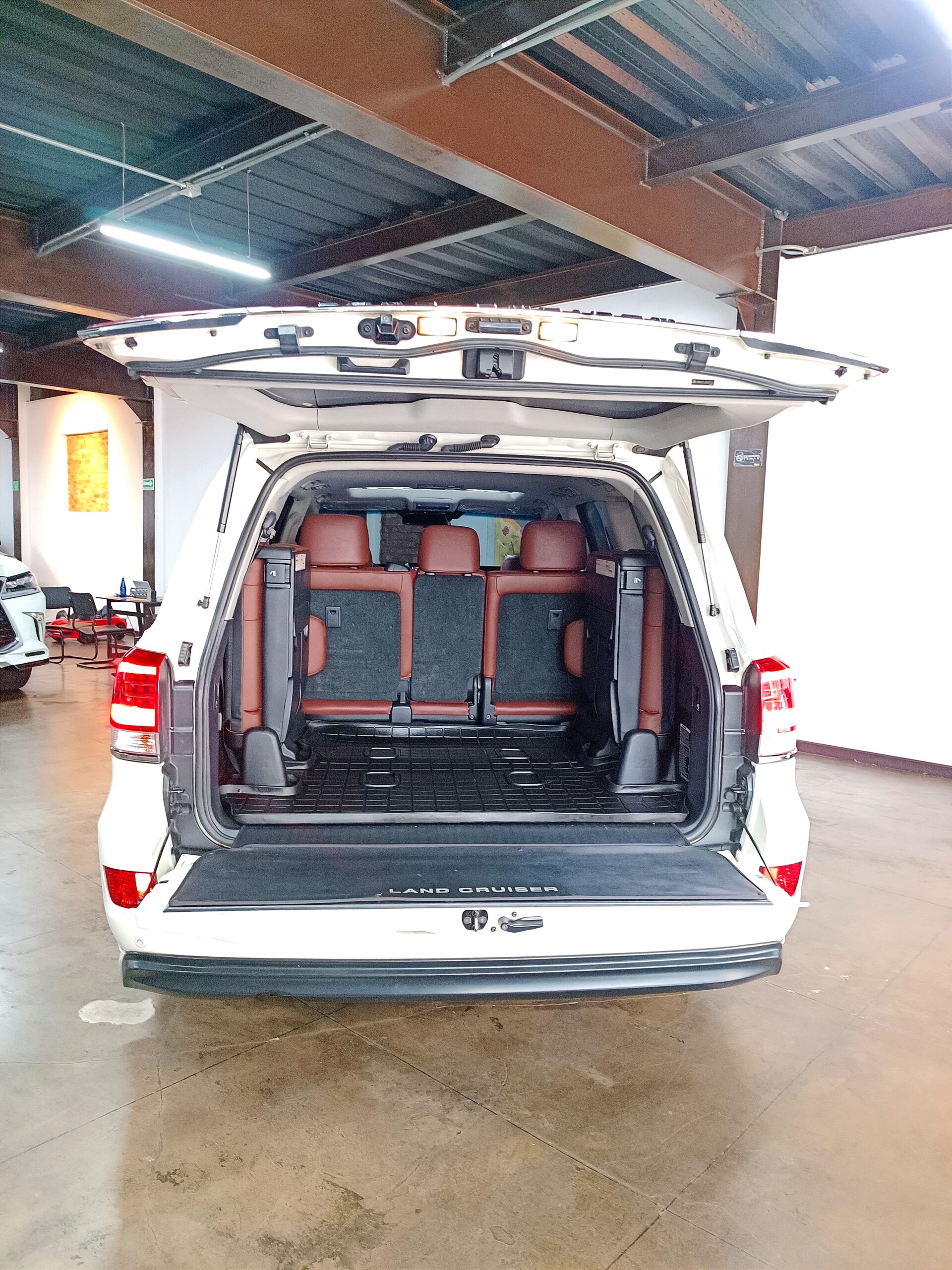 Toyota Land Cruiser LC 200 4.5 DIESEL