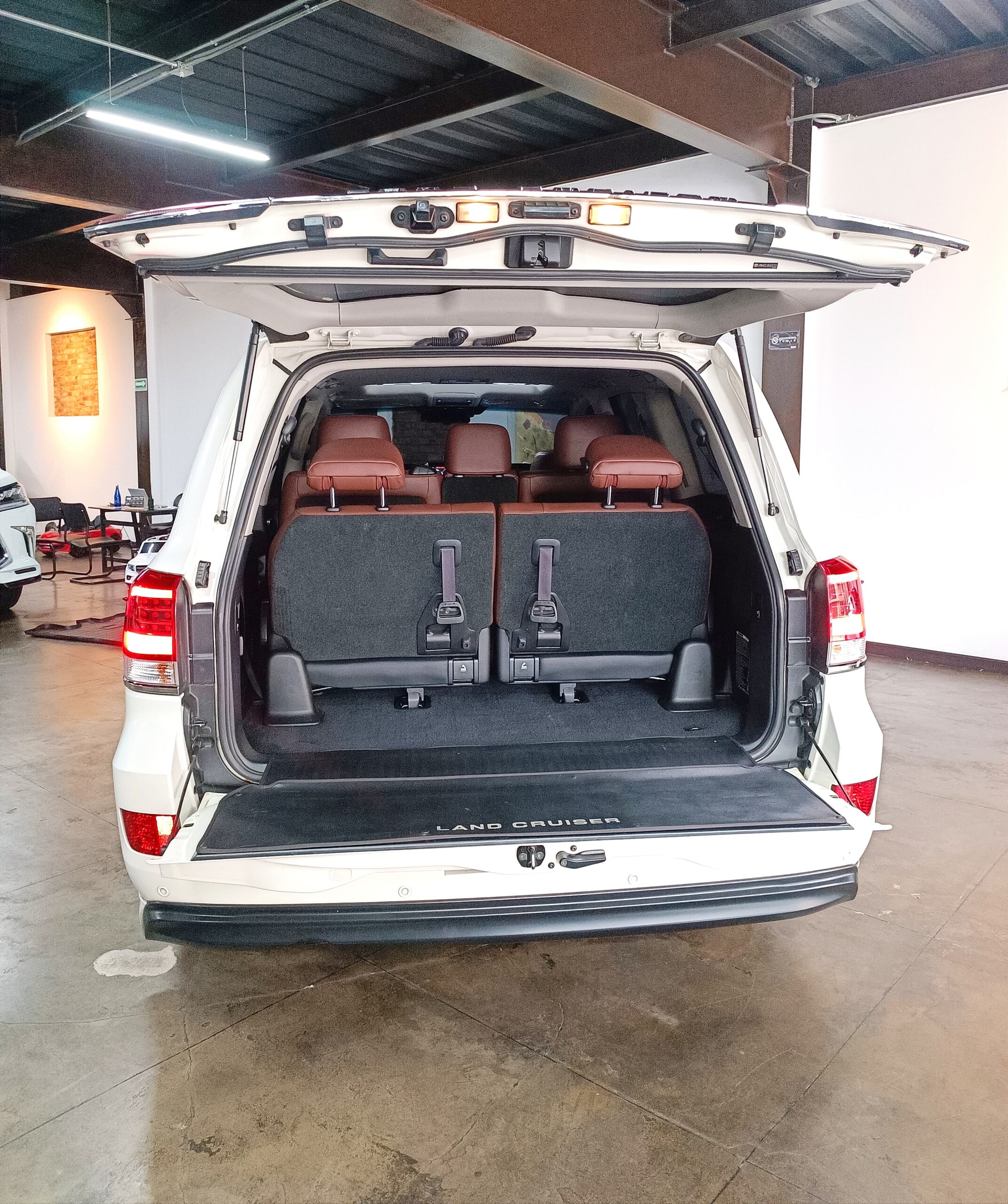 Toyota Land Cruiser LC 200 4.5 DIESEL