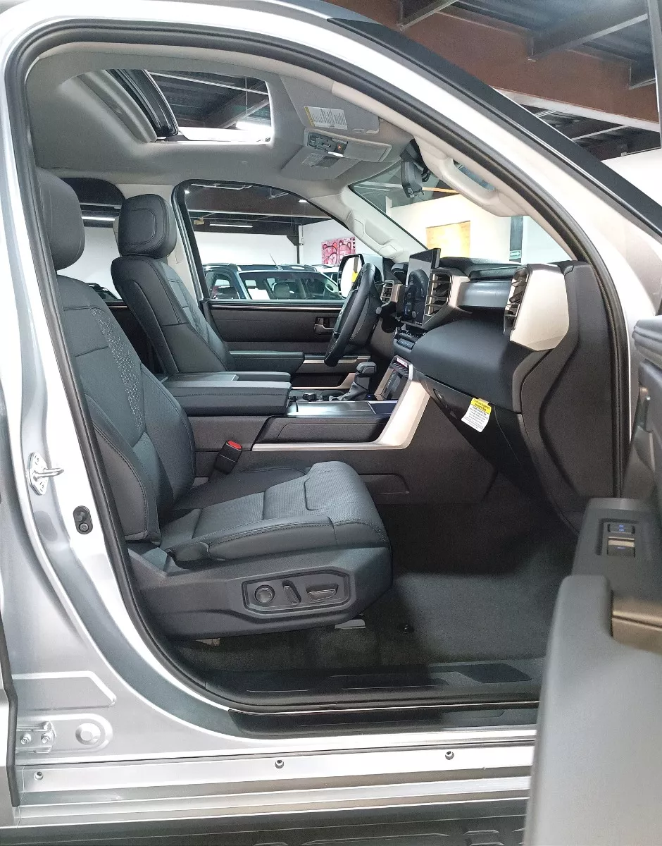 TOYOTA SEQUOIA TRD SPORT 2024