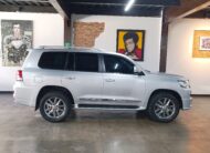TOYOTA LAND CRUISER 200 4.6 VX 2017