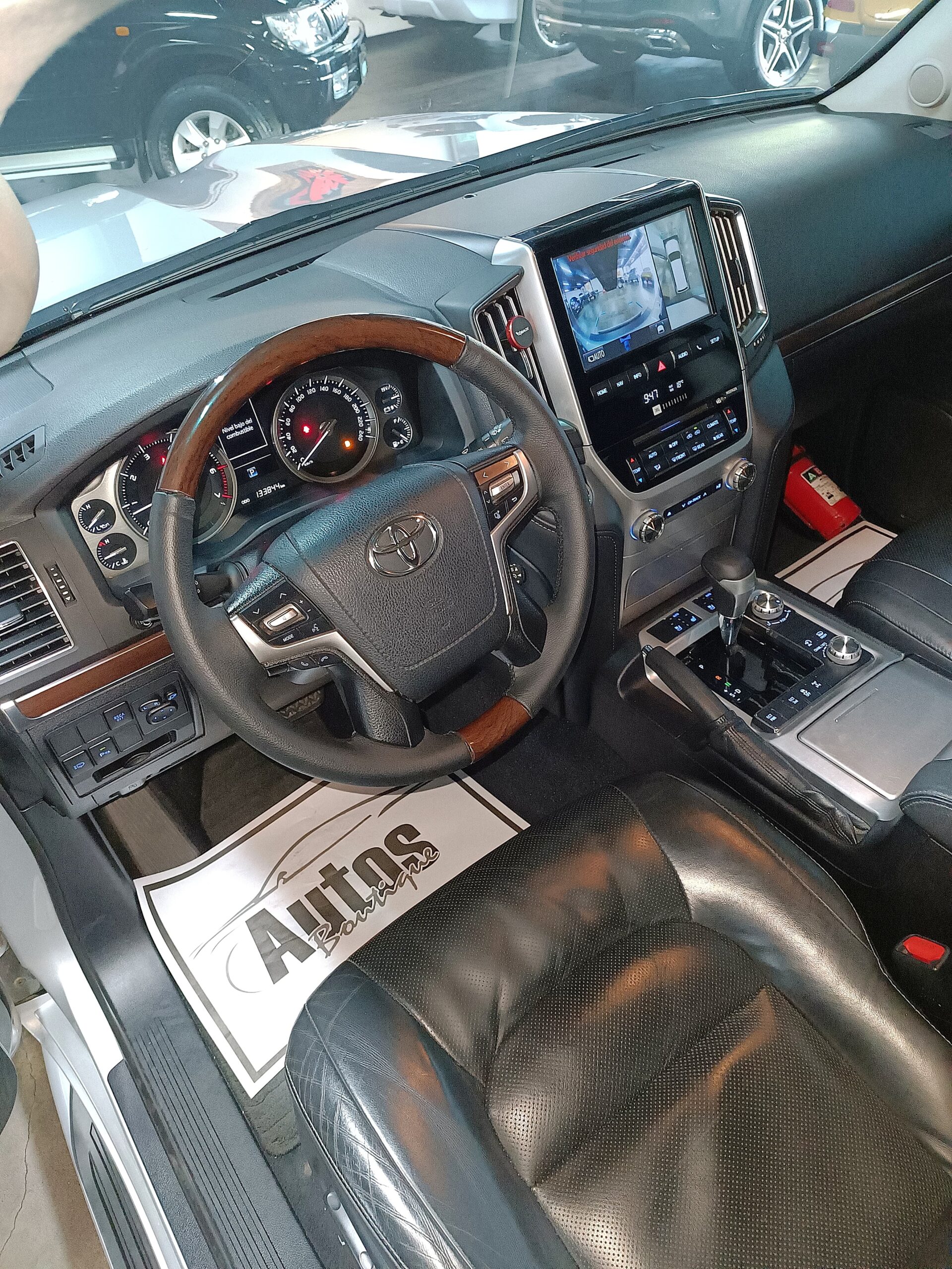TOYOTA LAND CRUISER 200 4.6 VX 2017