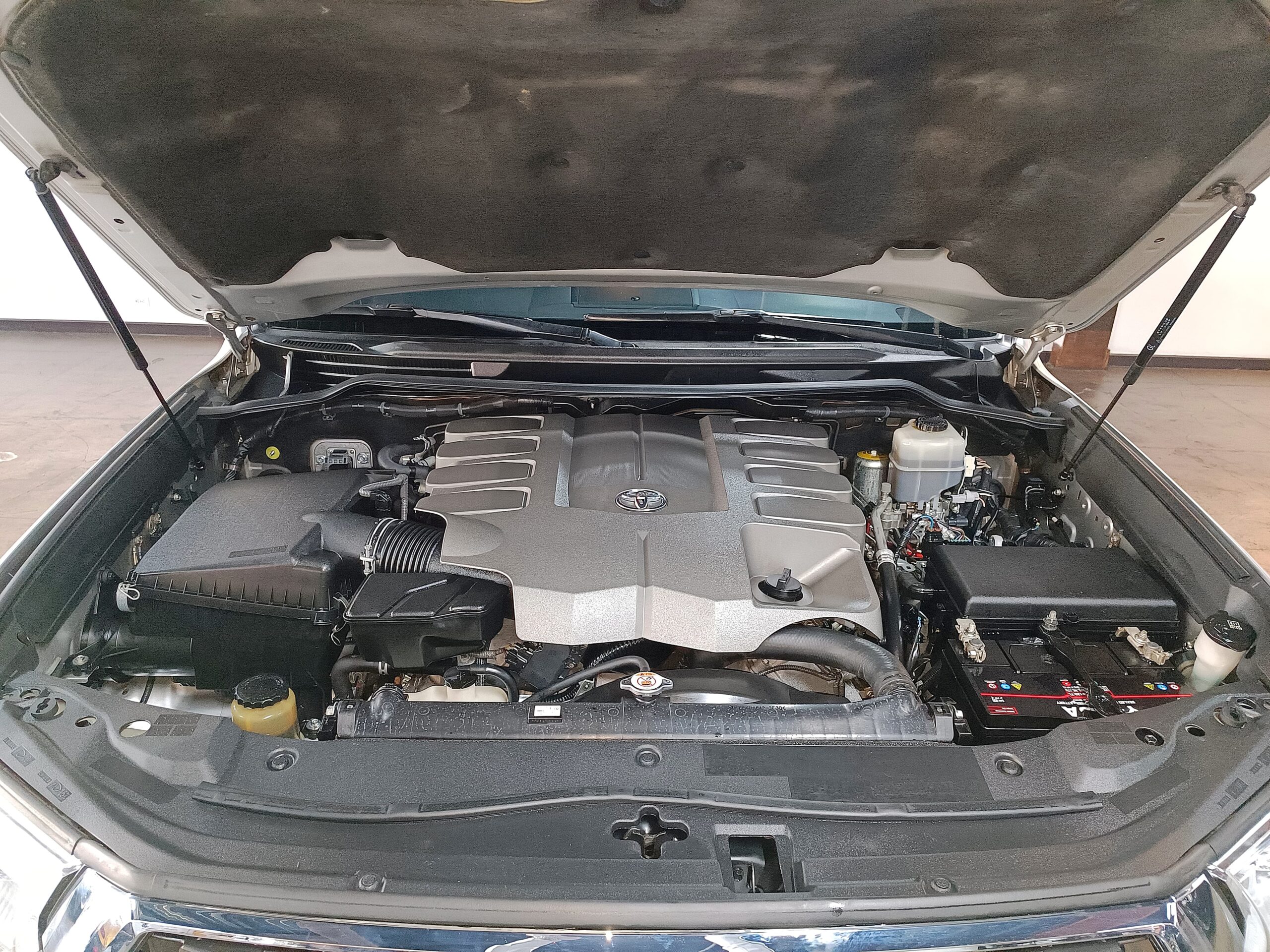 TOYOTA LAND CRUISER 200 4.6 VX 2017