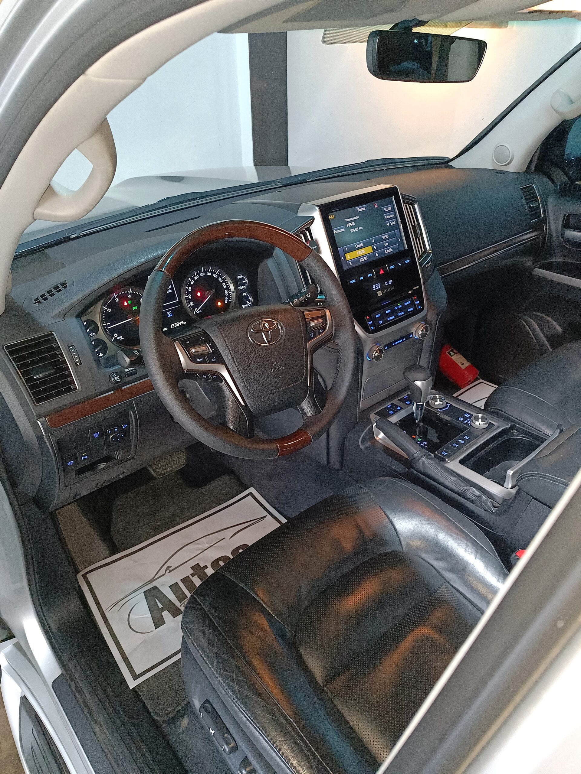 TOYOTA LAND CRUISER 200 4.6 VX 2017