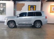 TOYOTA LAND CRUISER 200 4.6 VX 2017