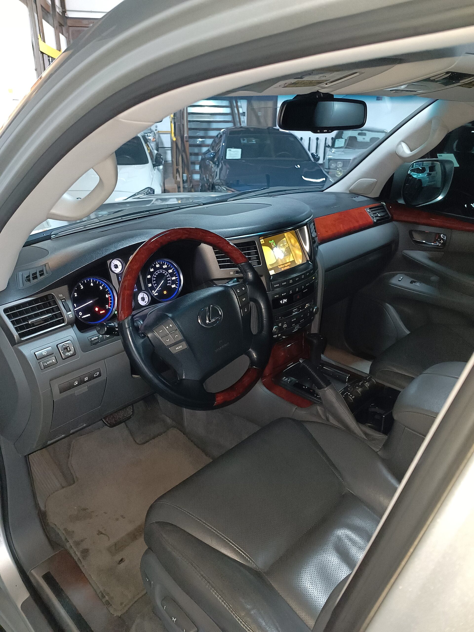 Lexus LX 5.7 570 2010