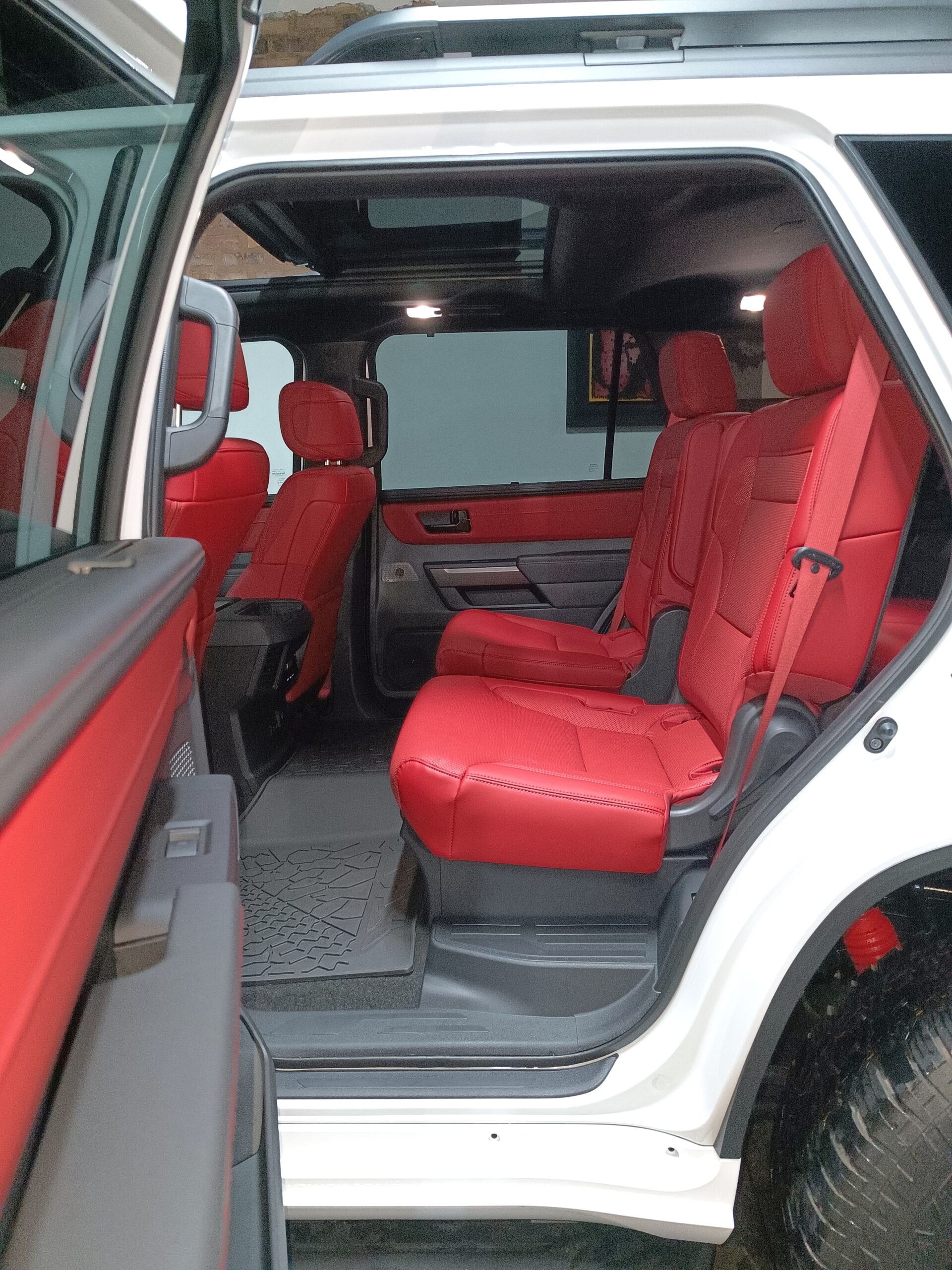 TOYOTA SEQUOIA TRD PRO 2025