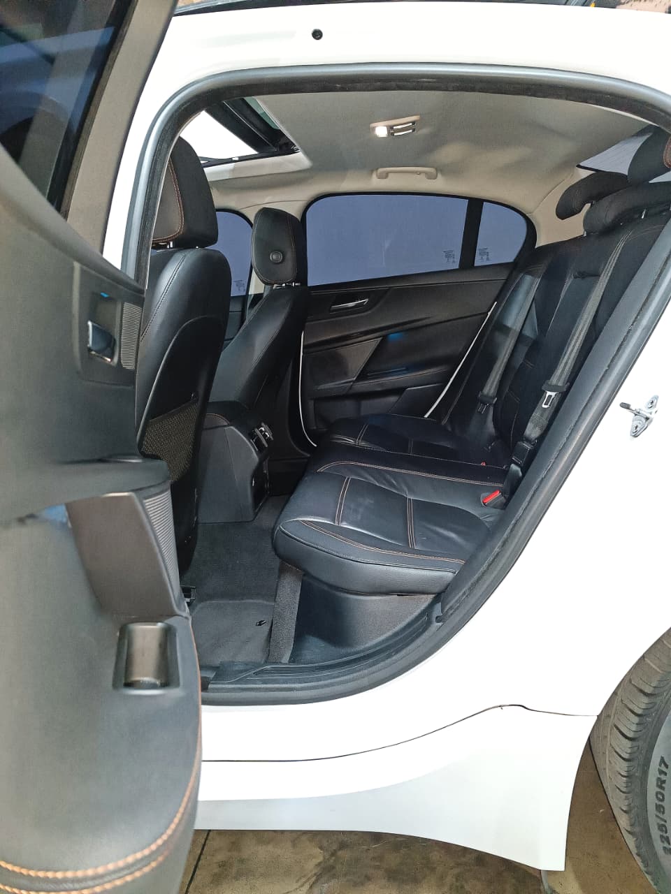 Jaguar Xe 2.0 L Prestige 25t 2018
