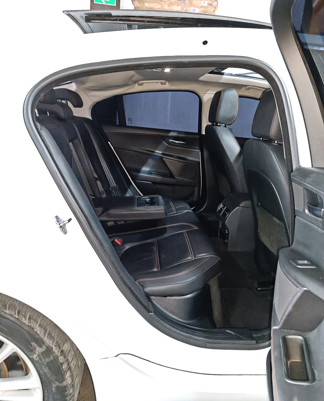 Jaguar Xe 2.0 L Prestige 25t 2018