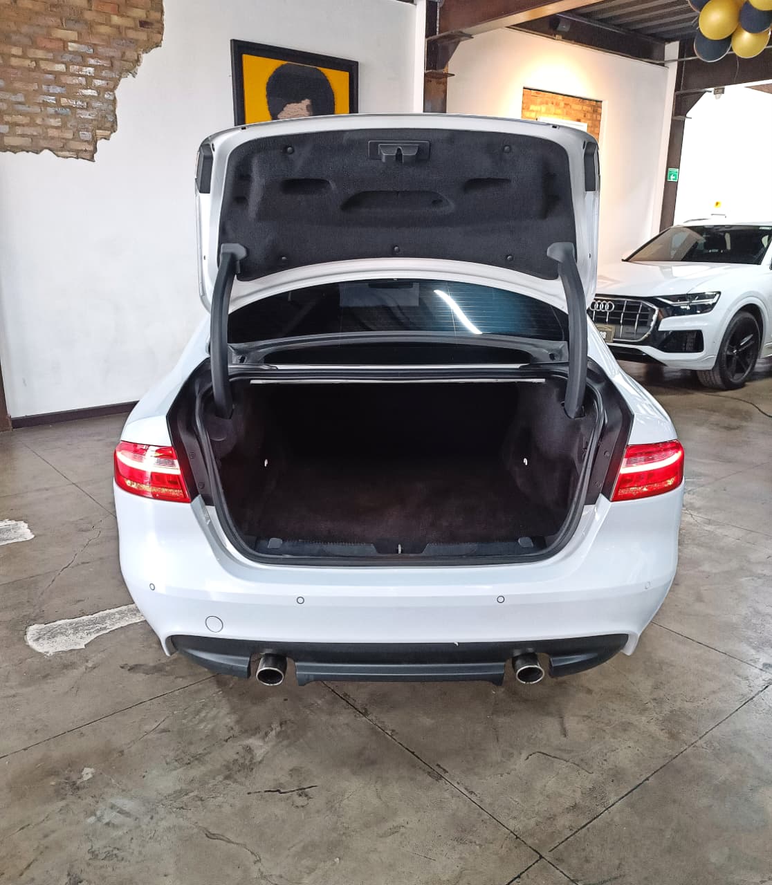 Jaguar Xe 2.0 L Prestige 25t 2018
