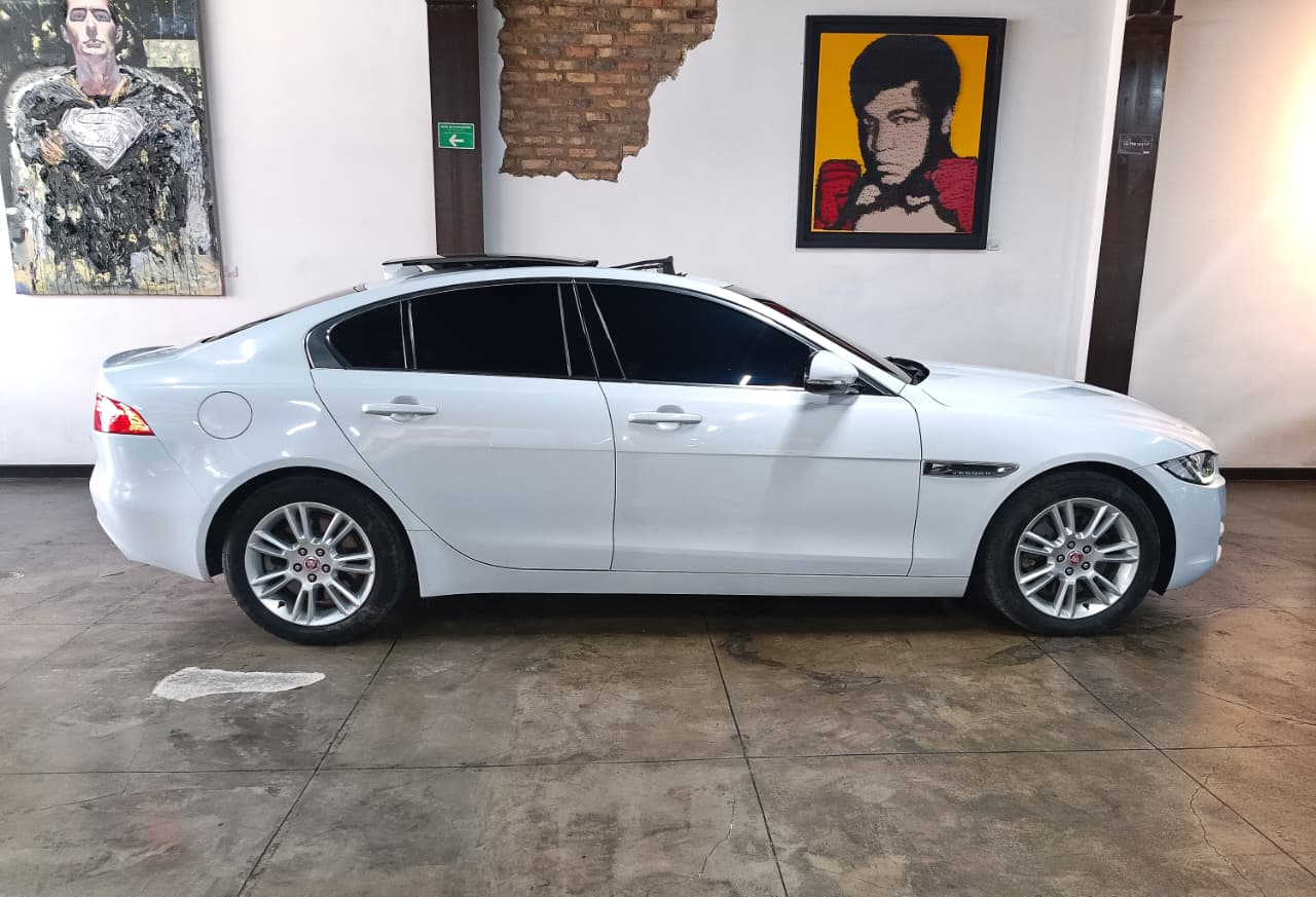 Jaguar Xe 2.0 L Prestige 25t 2018