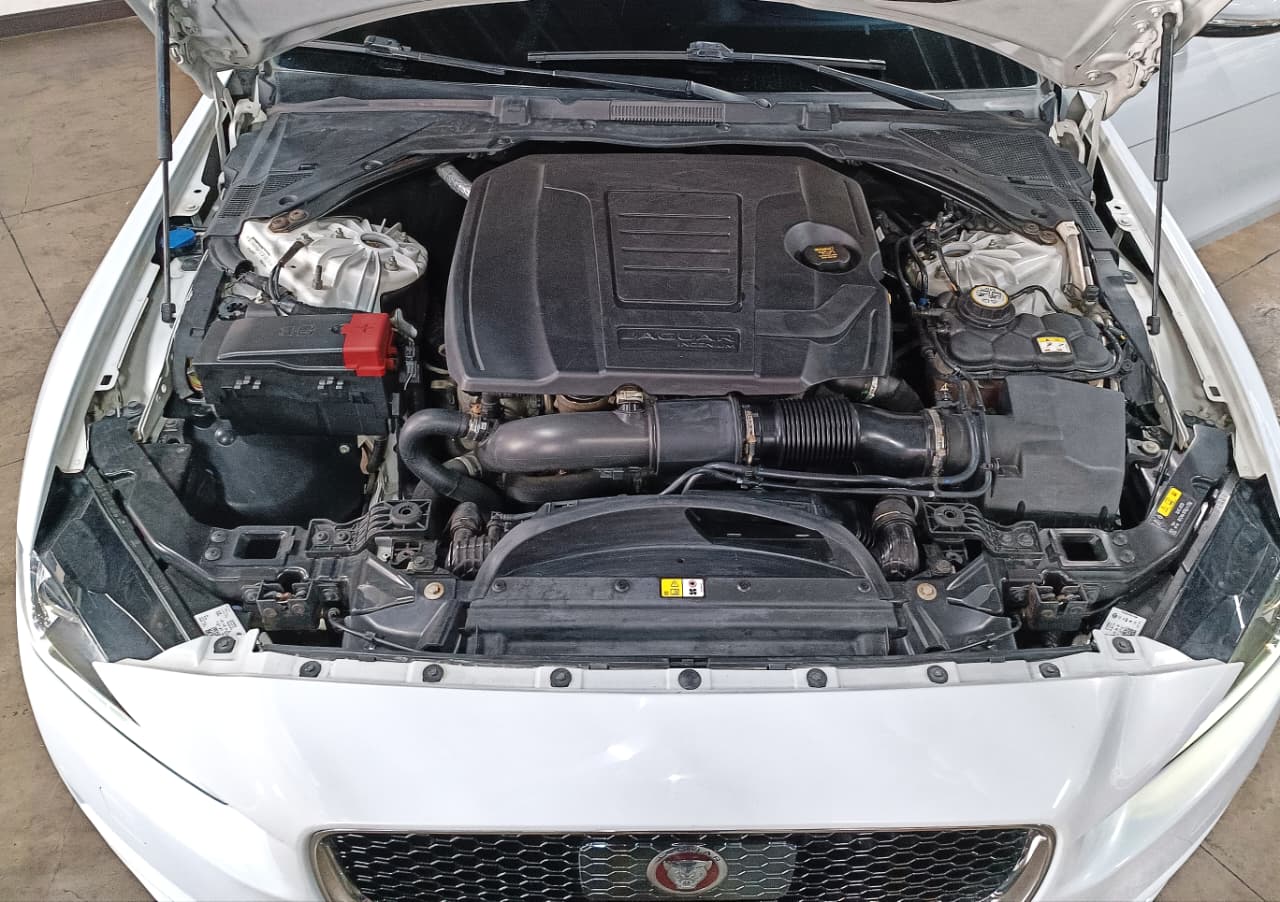 Jaguar Xe 2.0 L Prestige 25t 2018