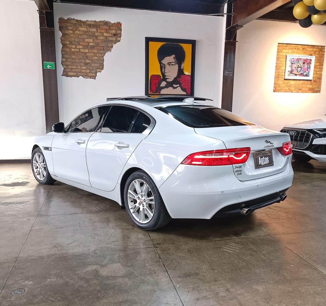 Jaguar Xe 2.0 L Prestige 25t 2018