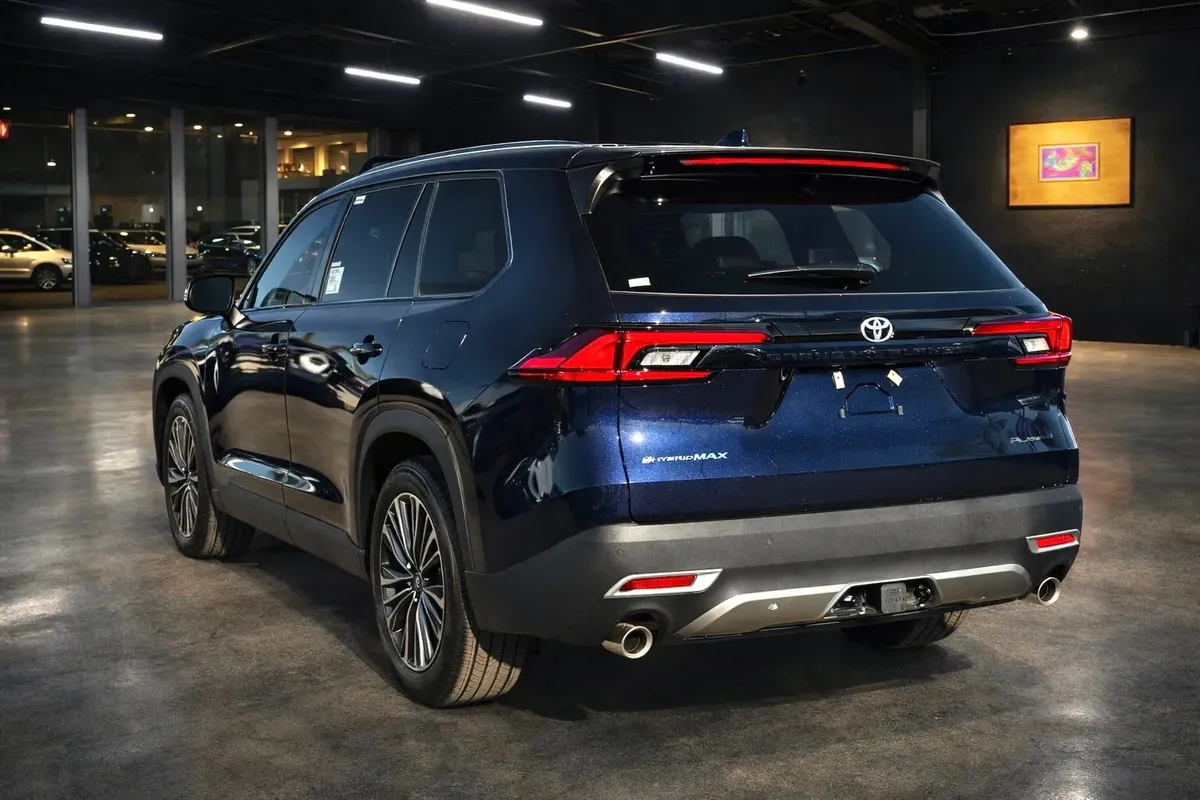 TOYOTA GRAND HIGHLANDER PLATINUM 2026 HIBRIDA